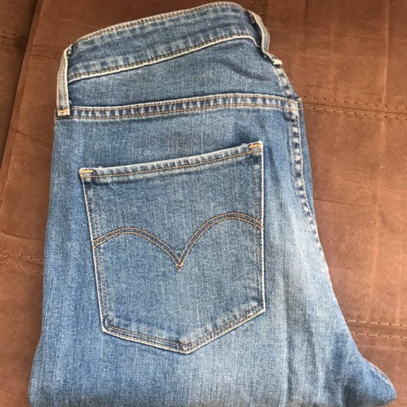 High Rise Levis Jeans - Picture 4 of 6